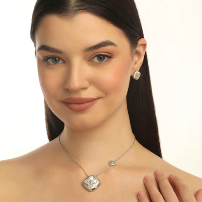 FLORA MOTHER OF PEARL NECKLACE