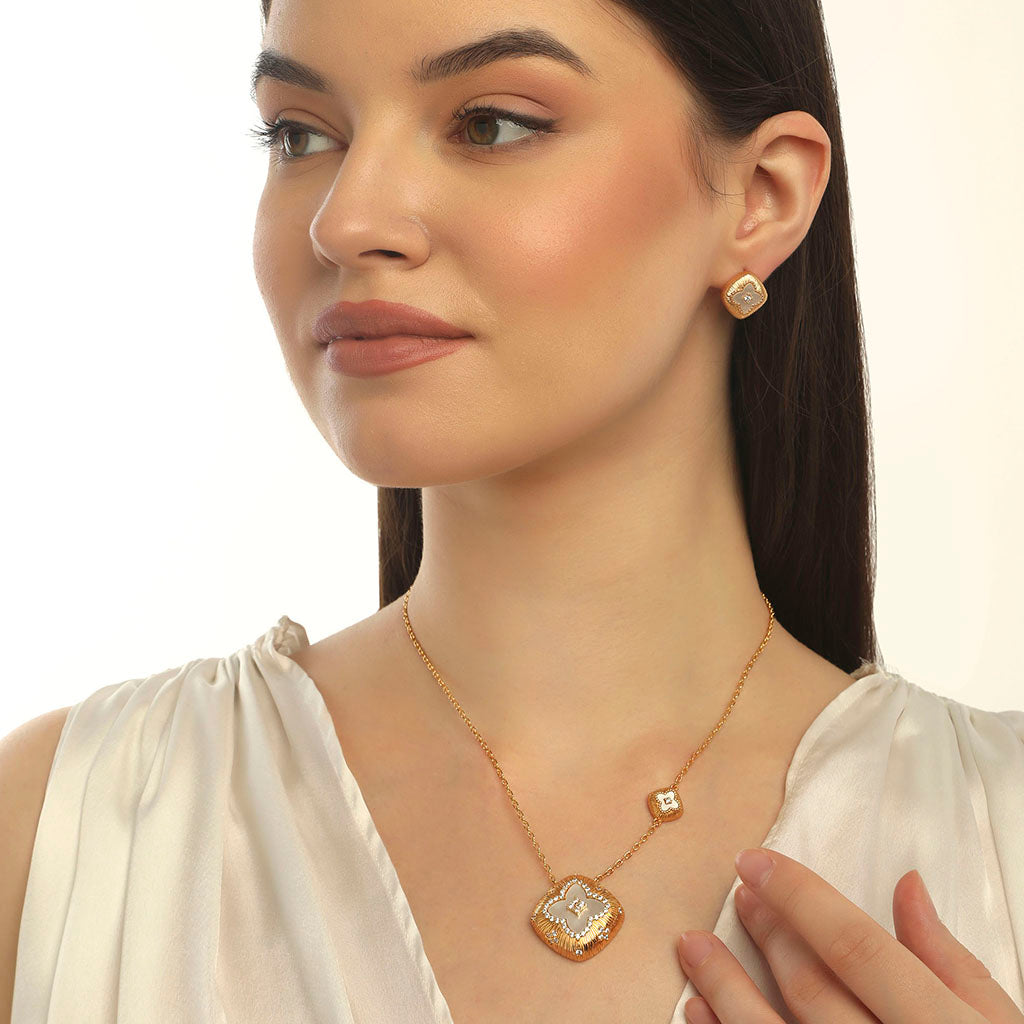 FLORA MOTHER OF PEARL NECKLACE